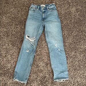 Abercrombie & Fitch The 90’s Straight Ultra High Rise Jeans
Size: 25 (0) Regular